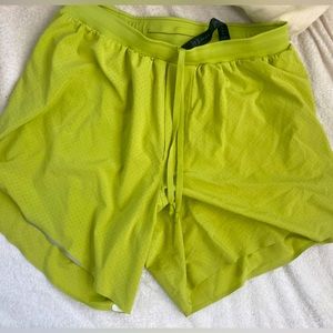 Lululemon Fast and Free Lined Running Shorts - Medium - 6 inch inseam